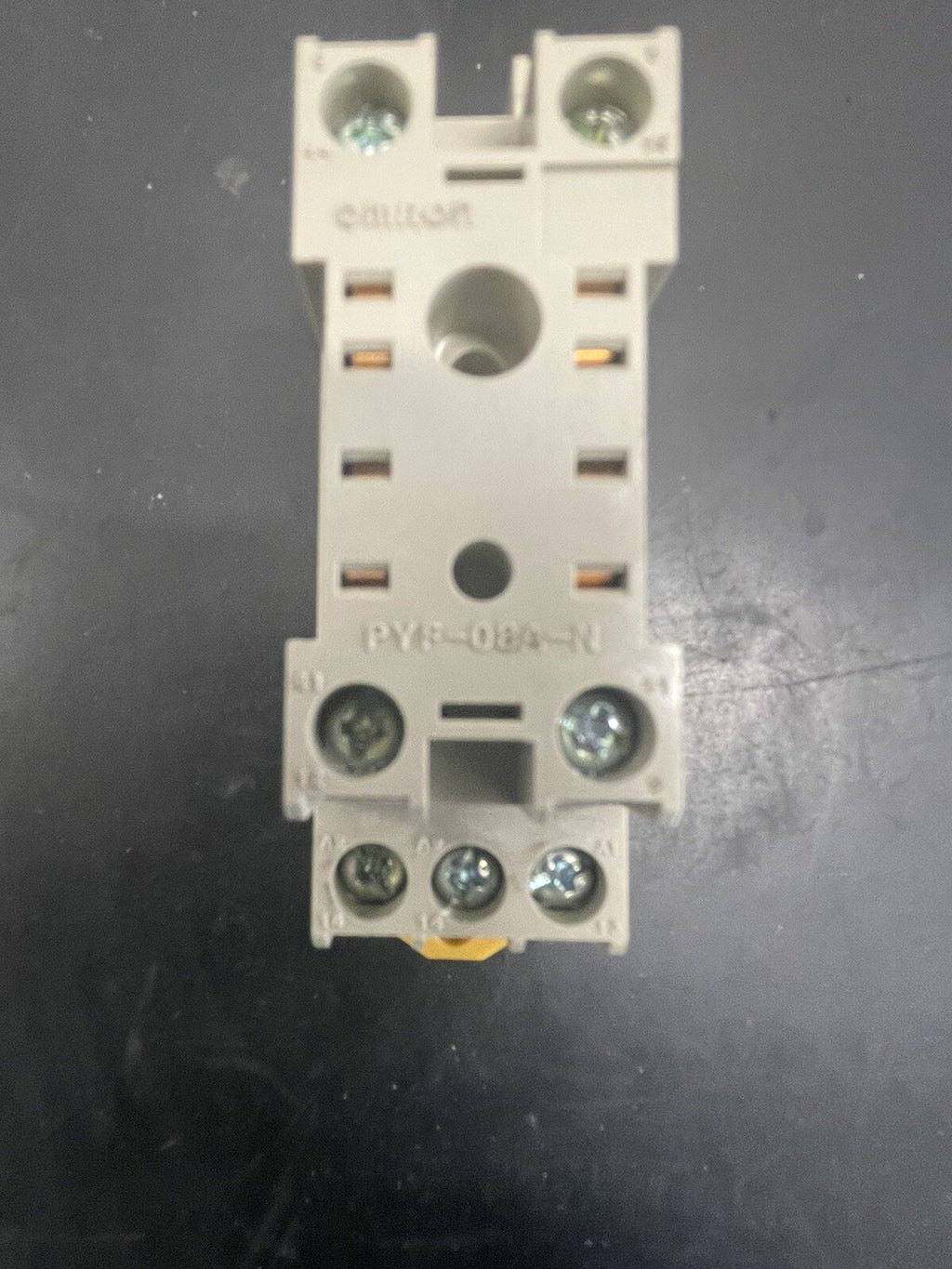 Omron PYF-08A-N Zoccolo Relè 8 Pin Guida DIN Lotto 3 Pezzi1