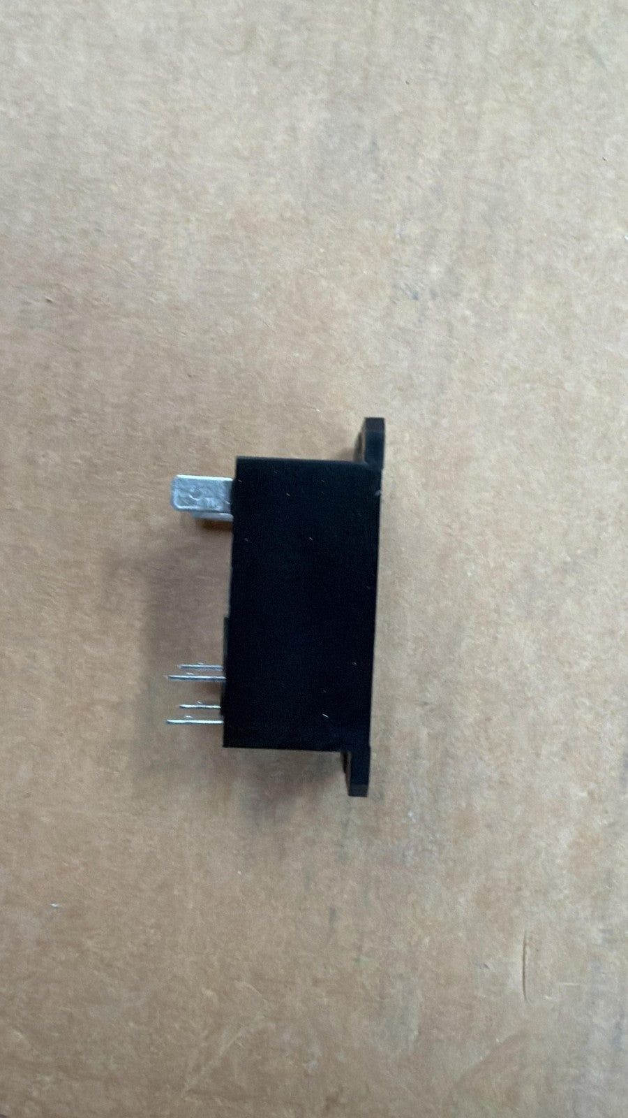 Hongfa HF92F-240A-2A22S Relè di Potenza 240V1