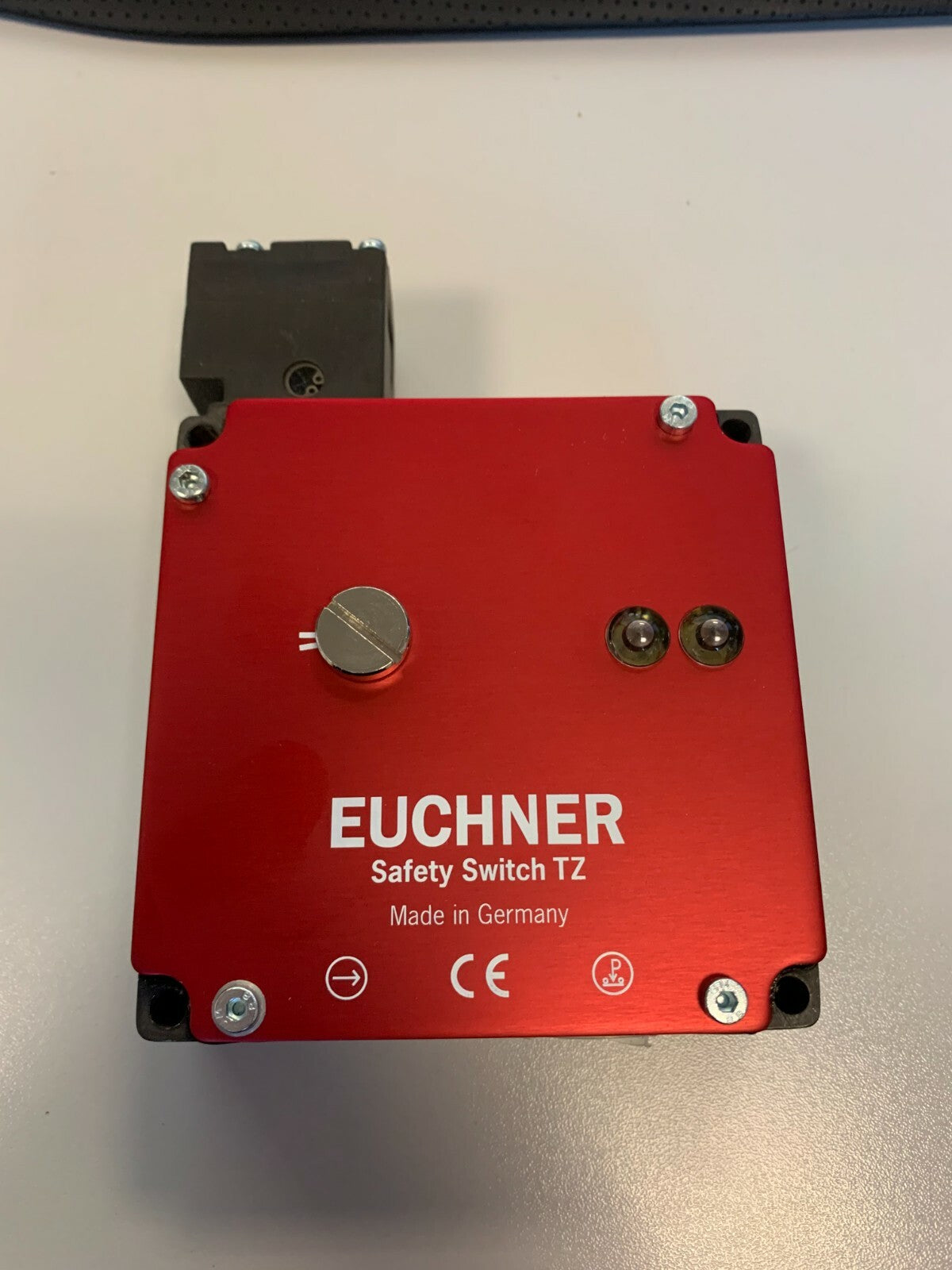 Euchner TZ1LE110PG-R Interruttore di Sicurezza Bloccaggio Riparo Finecorsa0