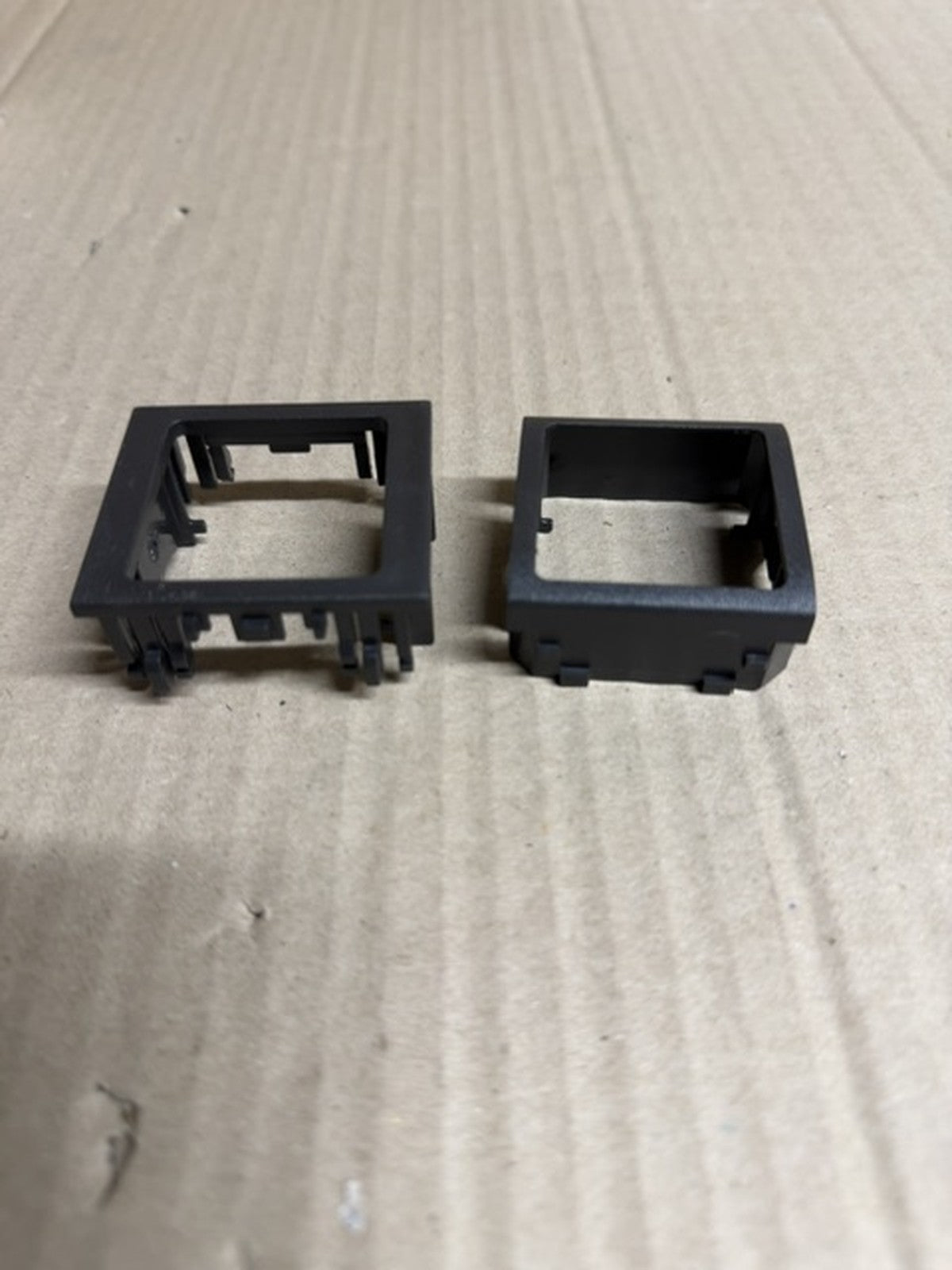 Tutondo AC12N adattatore nero per comandi audio 35x35 placche civili nuovo1