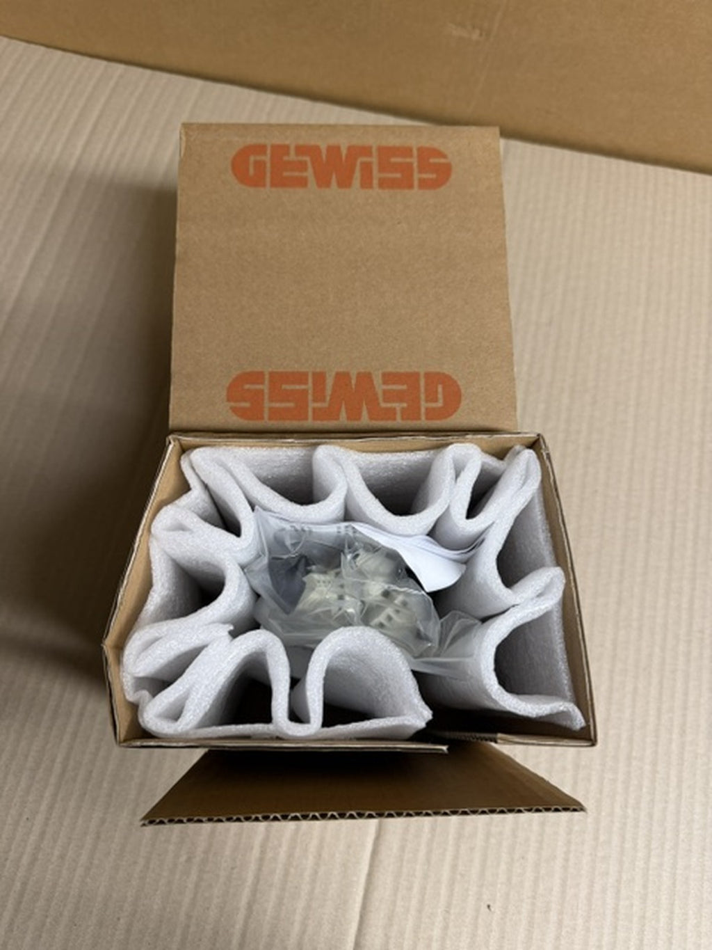 Gewiss GW90726 ingresso binario 8 canali 10V KNX EIB guida DIN nuovo2
