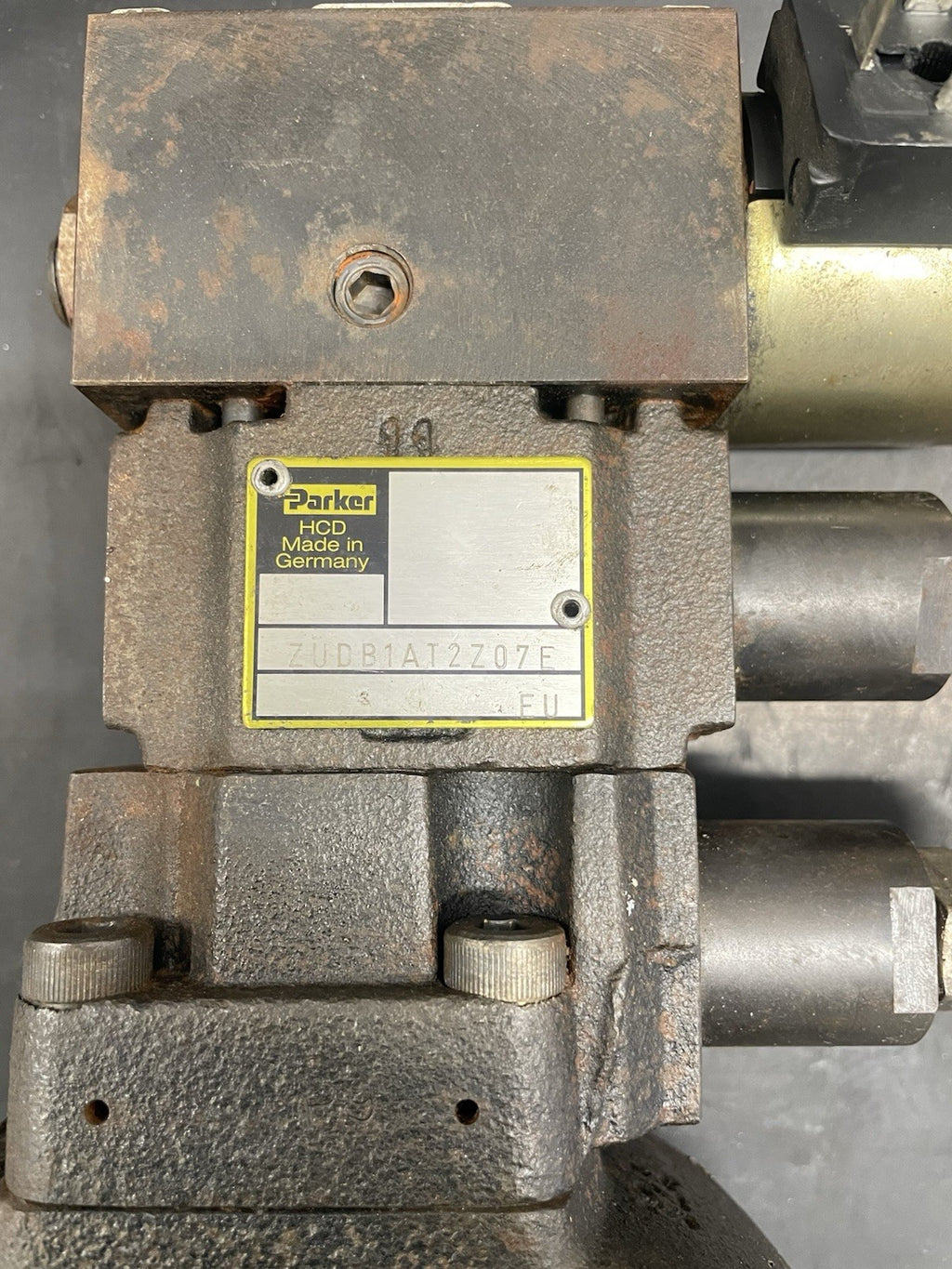 Parker RE06M17W2V1XW20 Valvola Proporzionale con Accessori3