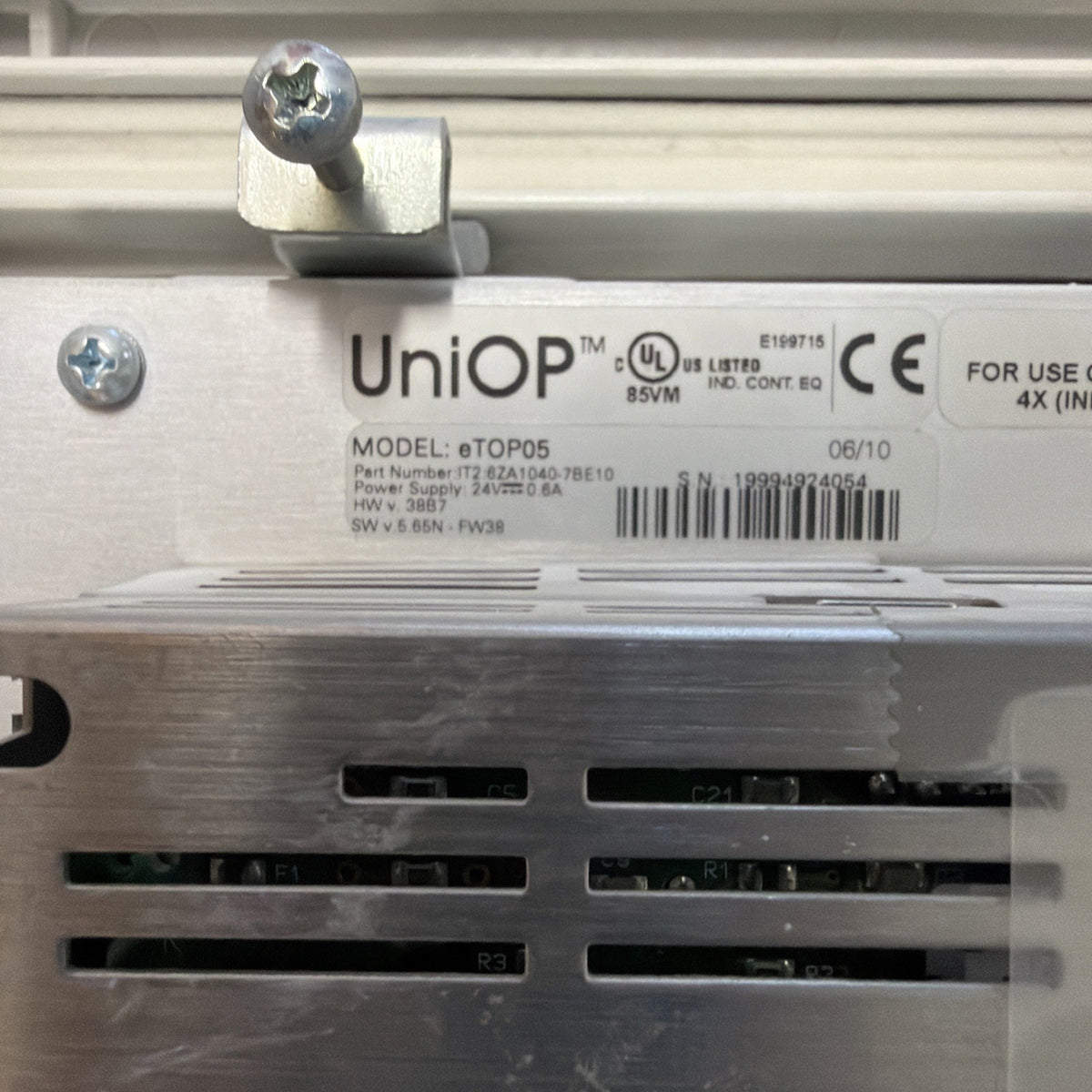 UniOP eTOP05-0045 Pannello Operatore HMI 24VDC Montato in Cassetta2