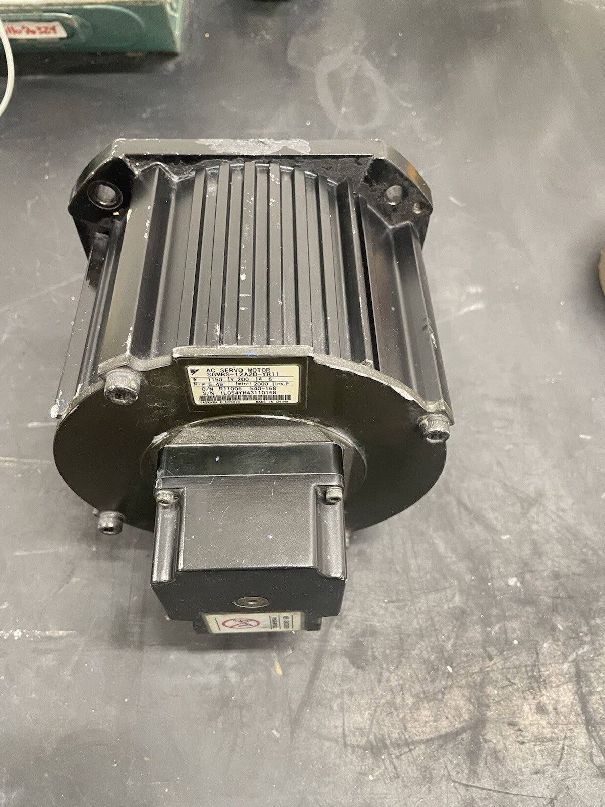 Yaskawa SGMRS-12A2B-YR11 Servomotore AC0