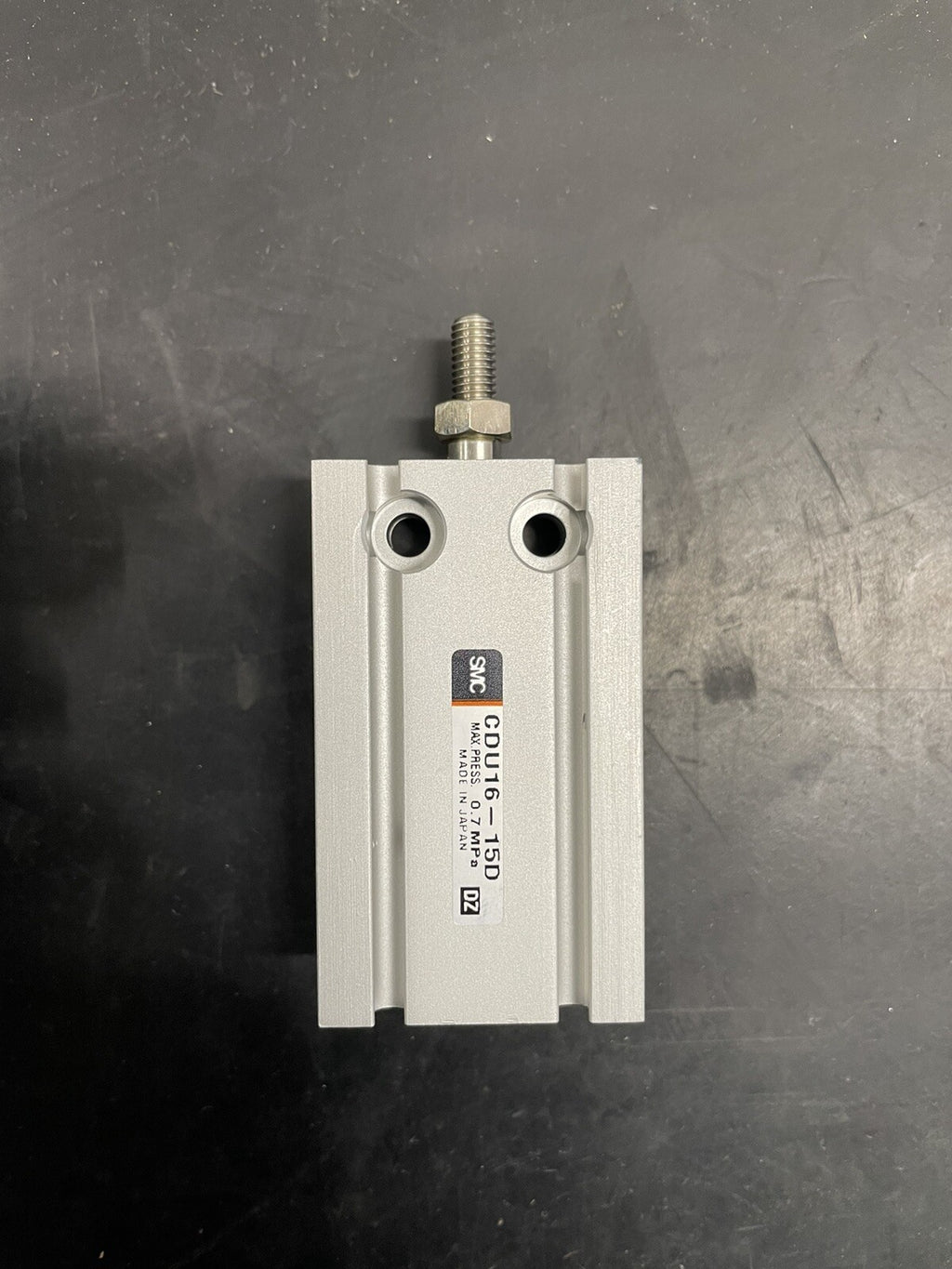 SMC CDU16-15D Cilindro Pneumatico Compatto Corsa Breve 0,7 MPa0
