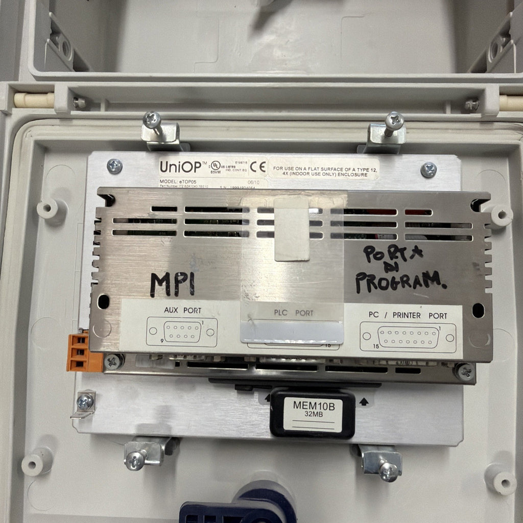 UniOP eTOP05-0045 Pannello Operatore HMI 24VDC Montato in Cassetta1