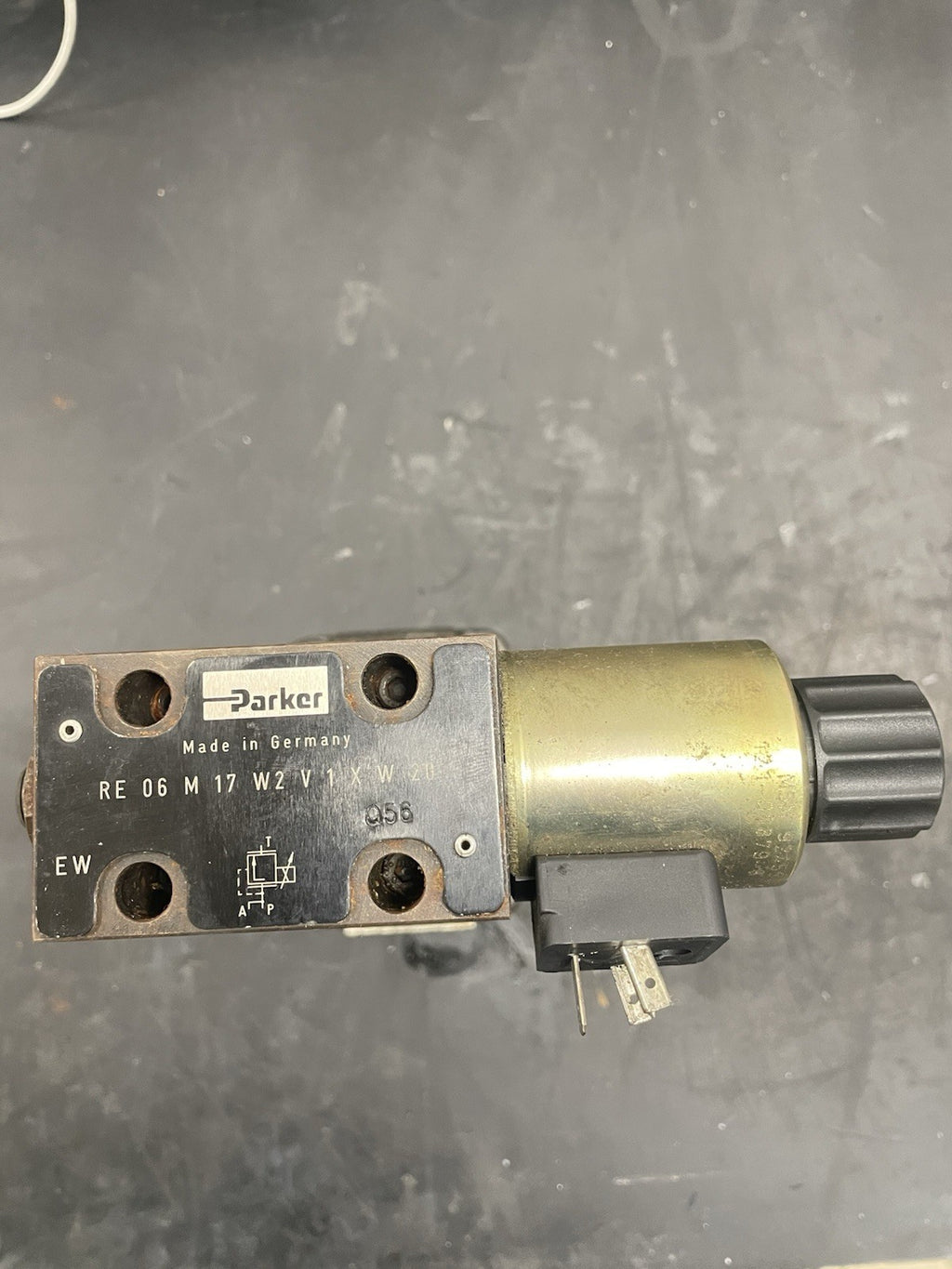 Parker RE06M17W2V1XW20 Valvola Proporzionale con Accessori1