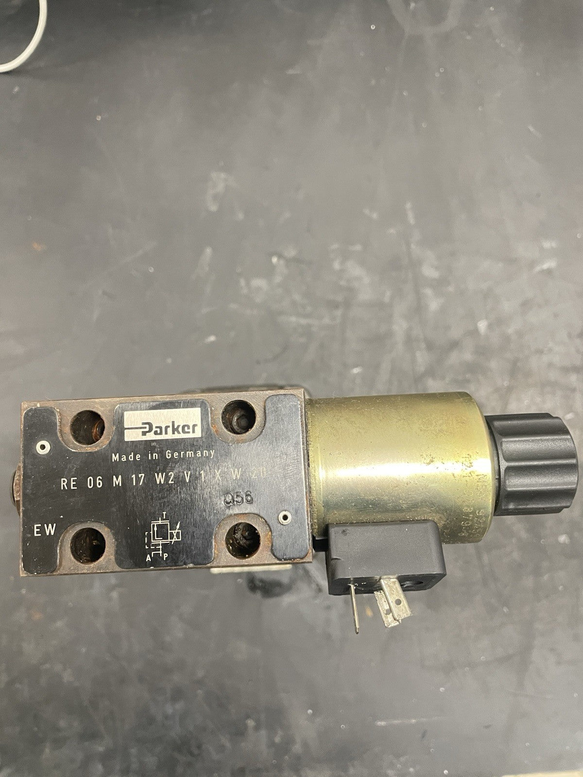Parker RE06M17W2V1XW20 Valvola Proporzionale con Accessori1