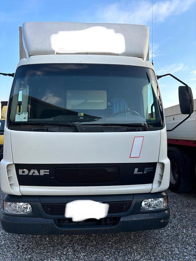 Autocarro DAF LF cassonato