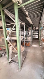 Soppalco industriale con balaustra e scala